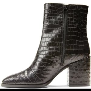 Black Vionic Croc Boots Size 11